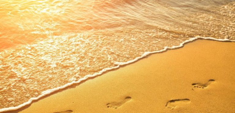 Spiritual Meaning of Beach in a Dream: Spiritual Insights from Waves and Sands